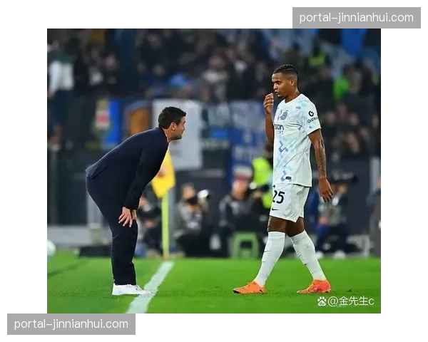 阿坎吉失误导致丢球 曼城后卫防线稳定性遭质疑 阿坎吉失误导致丢球 曼城后卫防线稳定性遭质疑